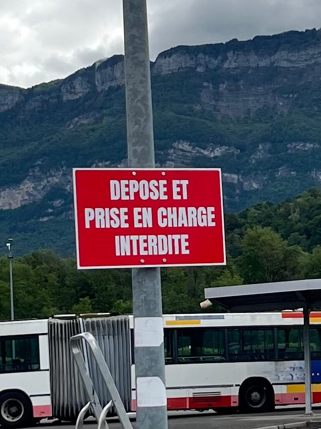 Panneau personnalisé posé par ProgPanneaux en Haute-Savoie