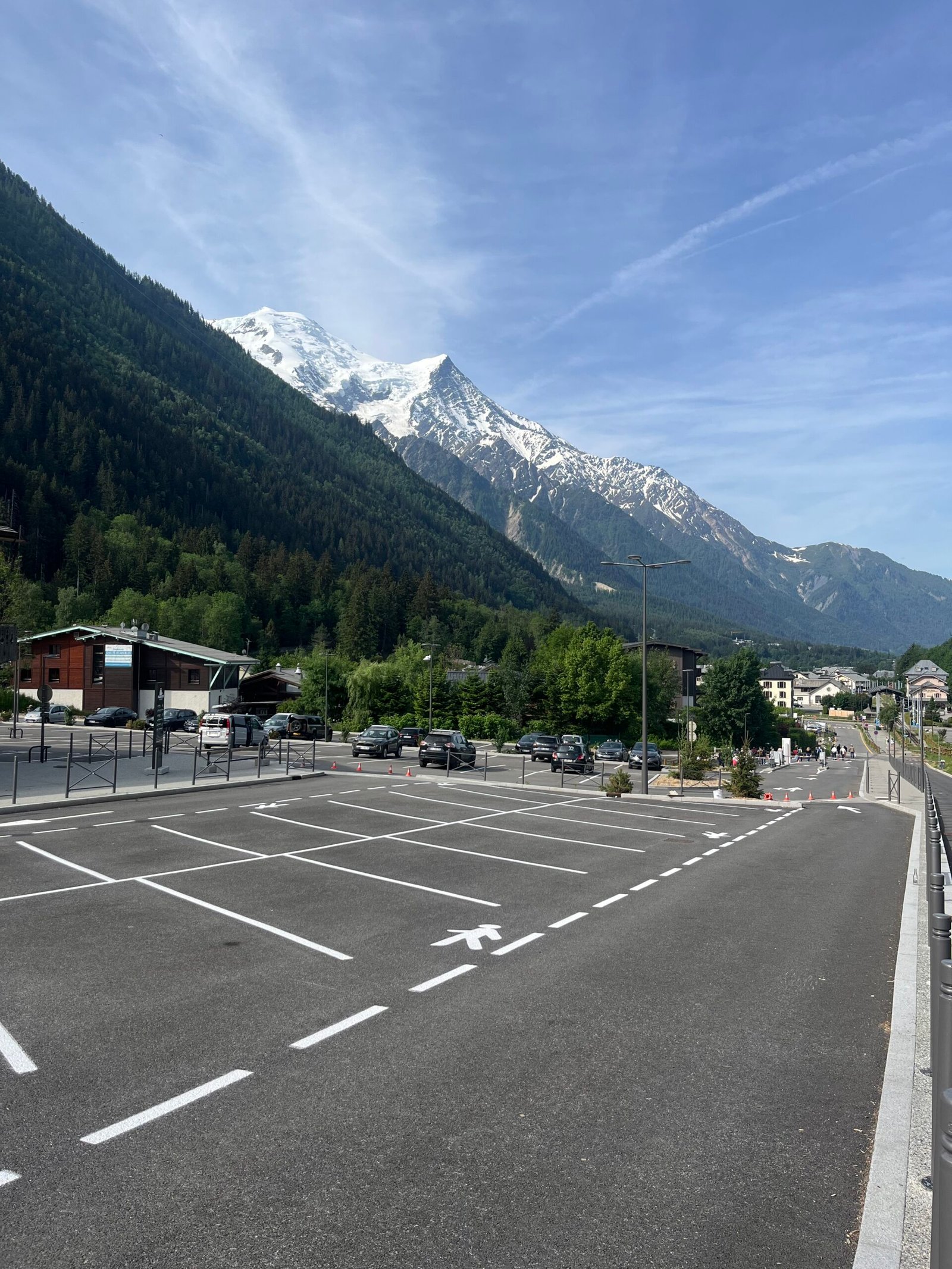 Marquage de places de parking et passage piéton en Savoie et Haute-Savoie